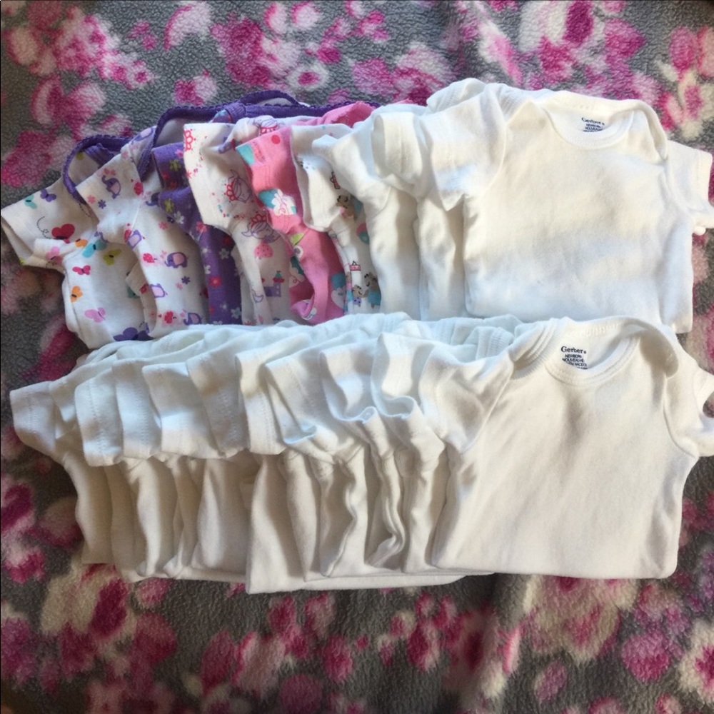 20 Girl Onesies (Newborn)